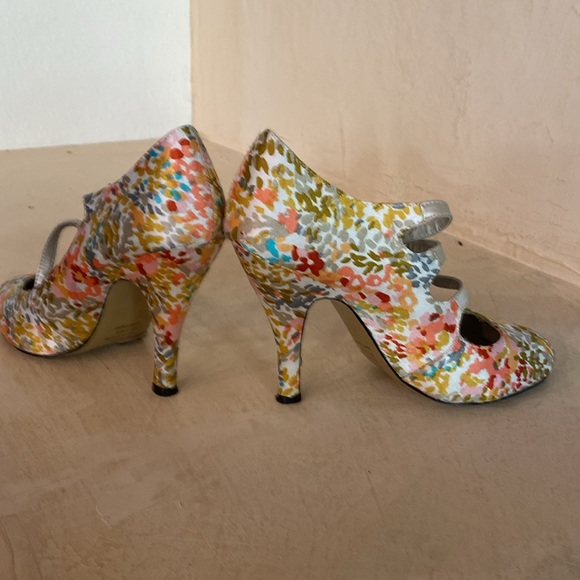 Mojo Moxy floral Mary Jane heels - Picture 2 of 3